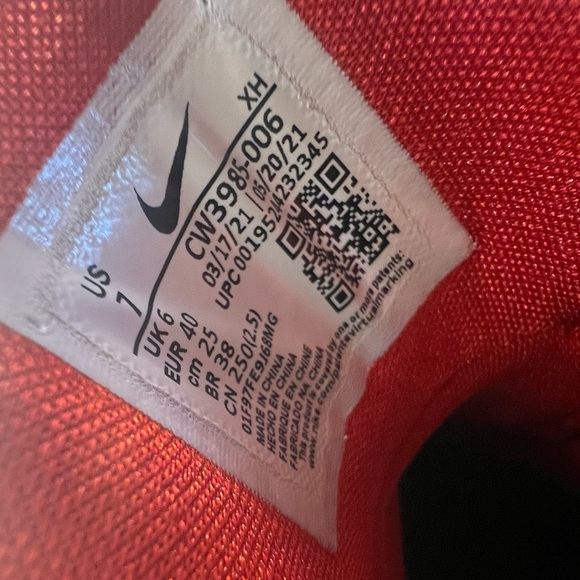 Nike Kyrie Low 4 Men’s Size 7 Bred Black University Red Basketball CW3985-006 - Picture 10 of 10